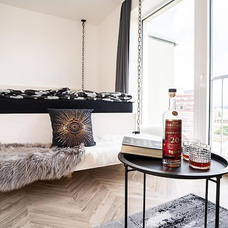 Zeppelin Studio With An Industrial View - Brno Διαμέρισμα Εξωτερικό φωτογραφία
