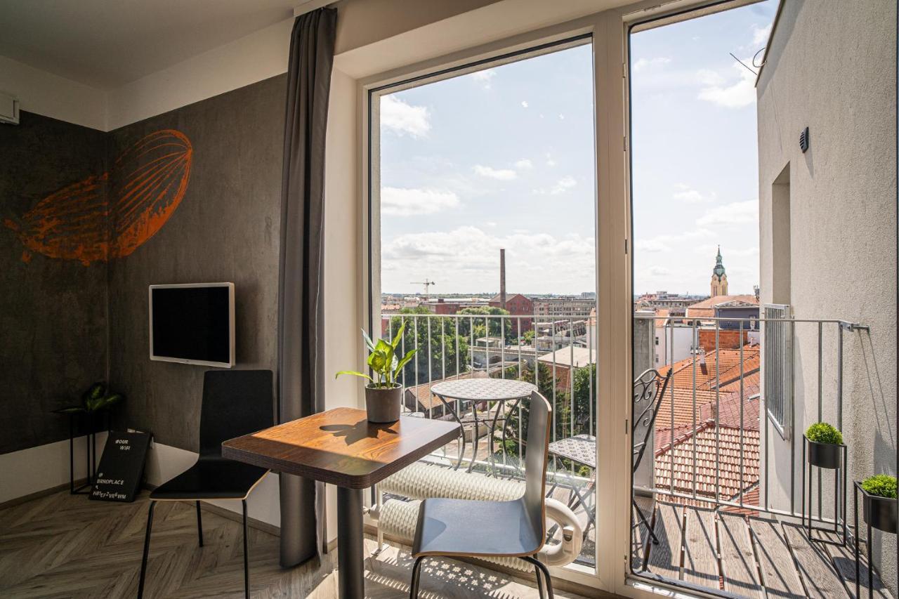 Zeppelin Studio With An Industrial View - Brno Διαμέρισμα Εξωτερικό φωτογραφία